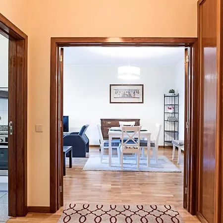 Spacious 2br Flat In Gaia By Lovelystay * Vila Nova de Gaia