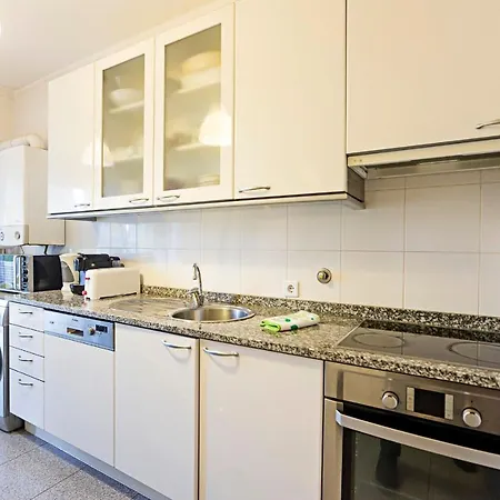 Spacious 2br Flat In Gaia By Lovelystay * Vila Nova de Gaia